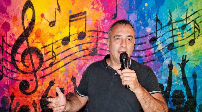 Un omaggio alle donne che non si fermano mai. Simone Riva, il “Turista Spazzino”, presenta la nuova canzone “De Romedi” Simone Riva De Romedi - Credit Ufficio Stampa Simone Riva