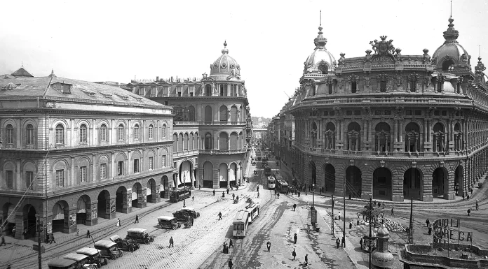 “Vagabondaggi genovesi” di Costanzo Carbone Piazza De Ferrari, Genova (1912)