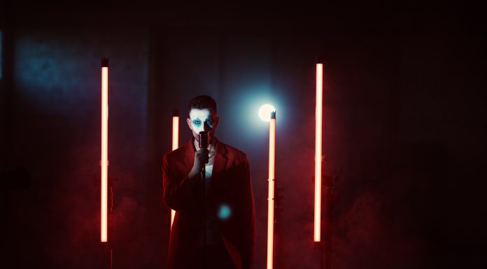 Dal jazz all’elettronica: Albasax e il nuovo progetto pop creato intorno a sei sassofoni