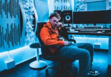 Perde parte del piede in un incidente sul lavoro, poi sceglie di dedicarsi alla musica: la storia del rapper Smash Brown